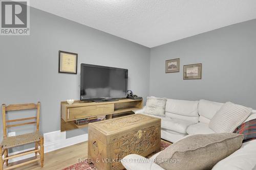 4308 Sunwood Crescent S, Ottawa, ON - Indoor Photo Showing Living Room