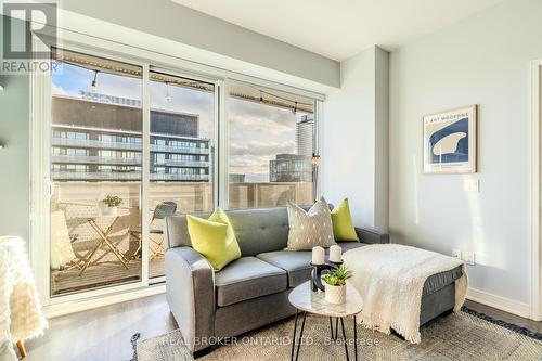 1008 - 60 Tannery Road, Toronto, ON - Indoor Photo Showing Living Room