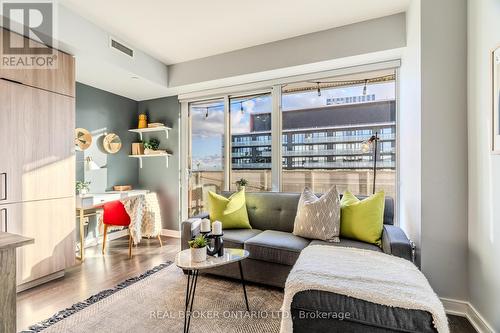 1008 - 60 Tannery Road, Toronto, ON - Indoor Photo Showing Living Room