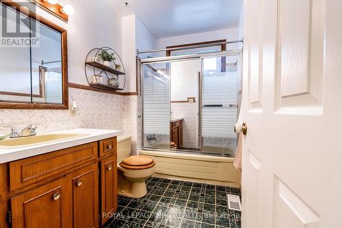 5811 Hillcrest Crescent, Niagara Falls (205 - Church'S Lane), ON - Indoor Photo Showing Bathroom