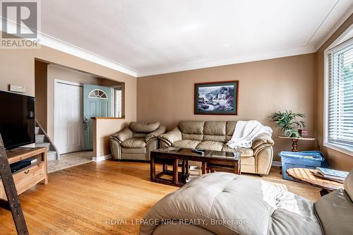 5811 Hillcrest Crescent, Niagara Falls (205 - Church'S Lane), ON - Indoor Photo Showing Living Room