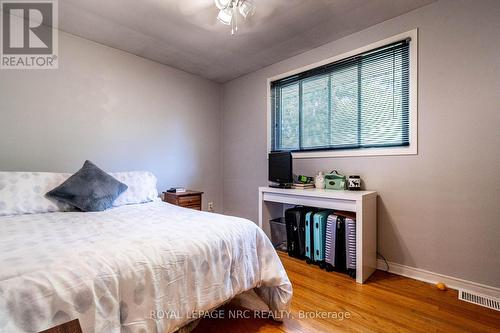 5811 Hillcrest Crescent, Niagara Falls (205 - Church'S Lane), ON - Indoor Photo Showing Bedroom