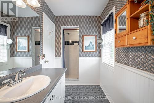 20 Robertson Road, Niagara-On-The-Lake (107 - Glendale), ON - Indoor Photo Showing Bathroom