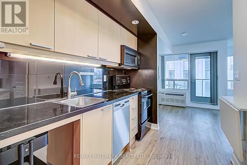 406 - 19 Avondale Avenue, Toronto, ON - Indoor Photo Showing Kitchen With Upgraded Kitchen