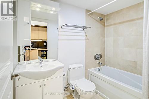 406 - 19 Avondale Avenue, Toronto, ON - Indoor Photo Showing Bathroom