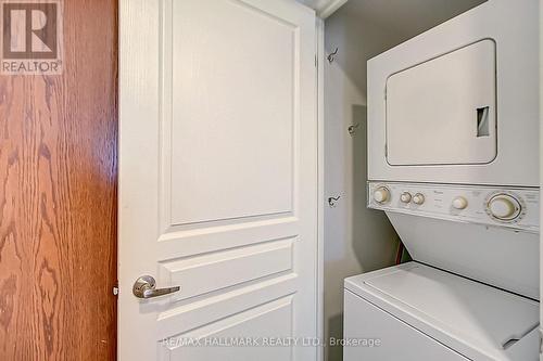 406 - 19 Avondale Avenue, Toronto, ON - Indoor Photo Showing Laundry Room