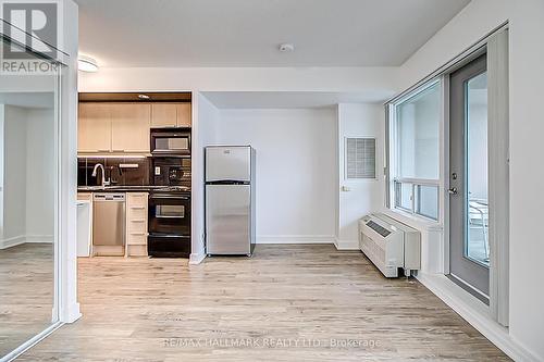 406 - 19 Avondale Avenue, Toronto, ON - Indoor Photo Showing Kitchen