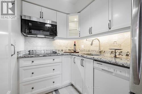 4 - 75 Upper Canada Drive, Toronto, ON - Indoor Photo Showing Kitchen With Upgraded Kitchen