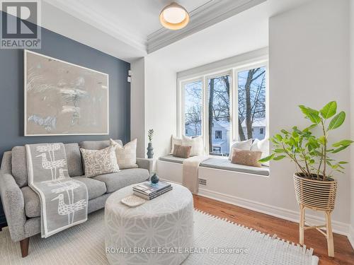 136 Silver Birch Avenue, Toronto, ON - Indoor Photo Showing Living Room