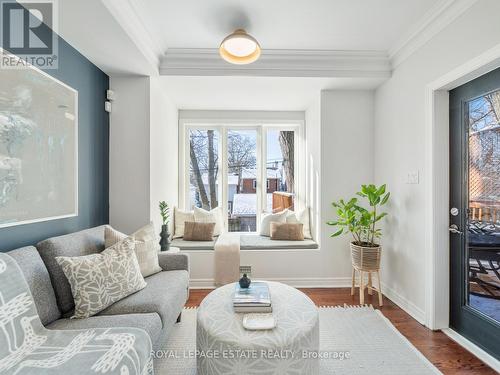 136 Silver Birch Avenue, Toronto, ON - Indoor Photo Showing Living Room