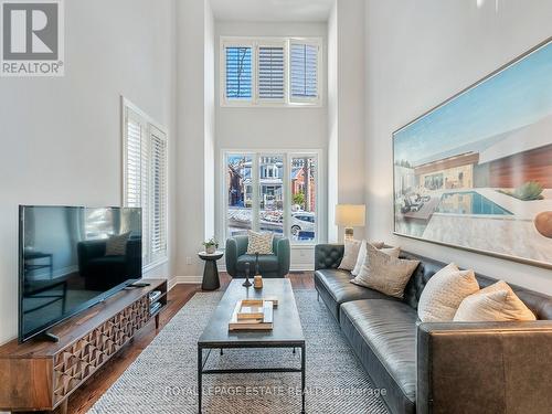 136 Silver Birch Avenue, Toronto, ON - Indoor Photo Showing Living Room