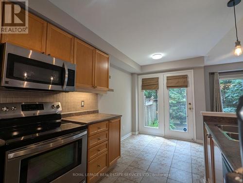 47B - 1084 Queen Street W, Mississauga, ON - Indoor Photo Showing Kitchen With Double Sink