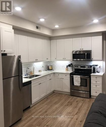 B105 - 112 Union Street E, Waterloo, ON - Indoor Photo Showing Kitchen With Stainless Steel Kitchen With Double Sink