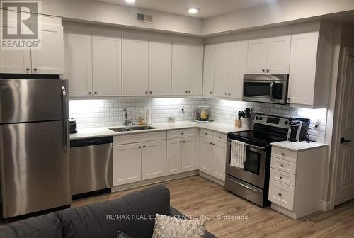 B105 - 112 Union Street E, Waterloo, ON - Indoor Photo Showing Kitchen With Stainless Steel Kitchen With Double Sink