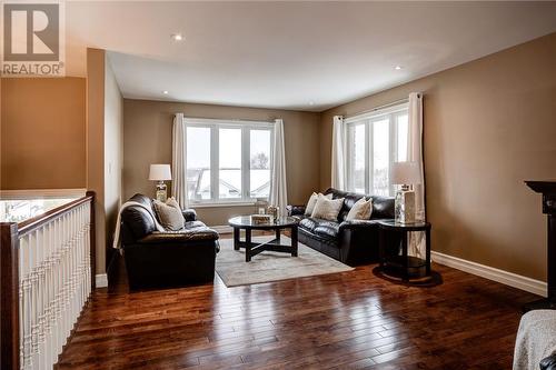 1650 Skyward Drive, Sudbury, ON - Indoor Photo Showing Living Room