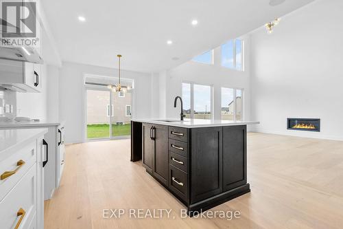 1971 Hawker, Ottawa, ON - Indoor Photo Showing Kitchen