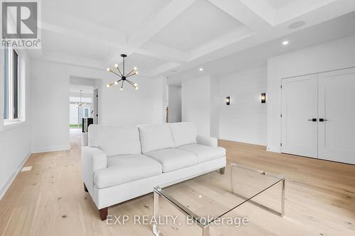 413 Fleet Canuck, Ottawa, ON - Indoor Photo Showing Living Room