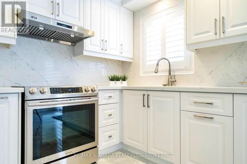 42 Kenhatch Boulevard, Toronto (Agincourt North), ON - Indoor Photo Showing Kitchen With Upgraded Kitchen