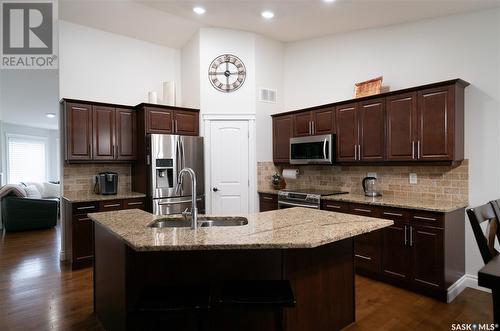 515 Antler Crescent, Warman, SK - Indoor Photo Showing Kitchen With Stainless Steel Kitchen With Double Sink With Upgraded Kitchen