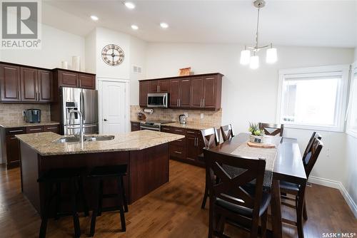 515 Antler Crescent, Warman, SK - Indoor Photo Showing Kitchen With Stainless Steel Kitchen With Double Sink With Upgraded Kitchen