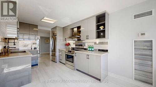 1515 - 175 Bamburgh Circle, Toronto, ON - Indoor Photo Showing Kitchen