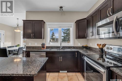 723 Bayview Close, Saskatoon, SK - Indoor Photo Showing Kitchen