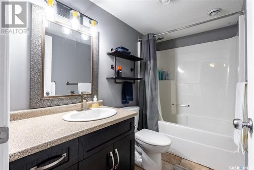 723 Bayview Close, Saskatoon, SK - Indoor Photo Showing Bathroom