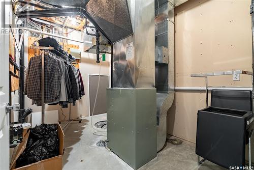 723 Bayview Close, Saskatoon, SK - Indoor Photo Showing Laundry Room