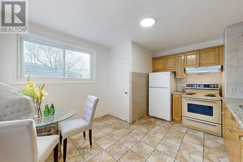 351 Blue Grass Boulevard W, Richmond Hill, ON - Indoor Photo Showing Kitchen