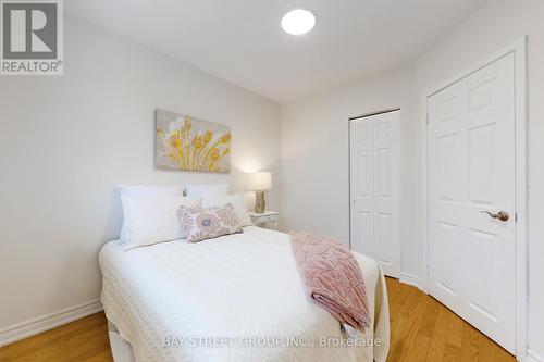 351 Blue Grass Boulevard W, Richmond Hill, ON - Indoor Photo Showing Bedroom