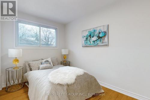 351 Blue Grass Boulevard W, Richmond Hill, ON - Indoor Photo Showing Bedroom