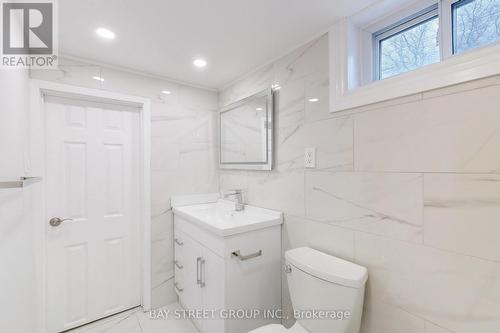 351 Blue Grass Boulevard W, Richmond Hill, ON - Indoor Photo Showing Bathroom