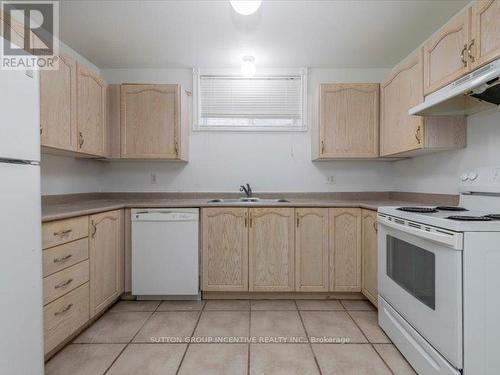 10 Larkin Drive, Barrie, ON - Indoor Photo Showing Kitchen With Double Sink