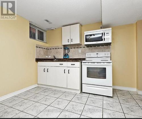 71 Ecclestone Drive, Brampton, ON - Indoor Photo Showing Kitchen