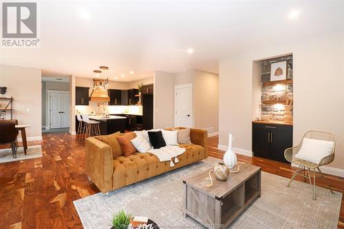 2576 Mayfair, Lasalle, ON - Indoor Photo Showing Living Room