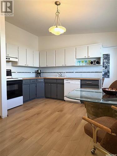 1125 Broadview Road, Esterhazy, SK - Indoor Photo Showing Kitchen