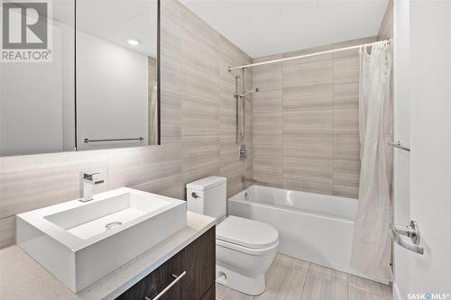 401 490 2Nd Avenue S, Saskatoon, SK - Indoor Photo Showing Bathroom