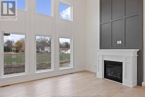 1223 Campana Crescent, Lakeshore, ON - Indoor Photo Showing Living Room With Fireplace