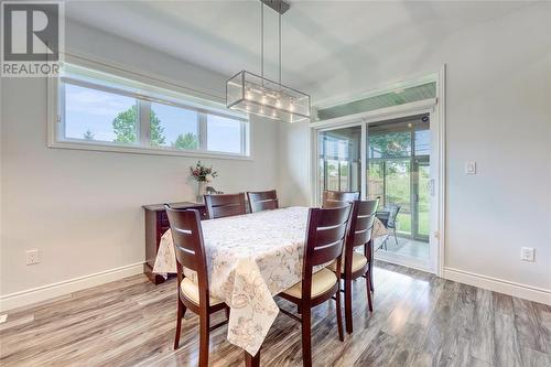 350 Sawgrass Place, Sarnia, ON - Indoor Photo Showing Dining Room