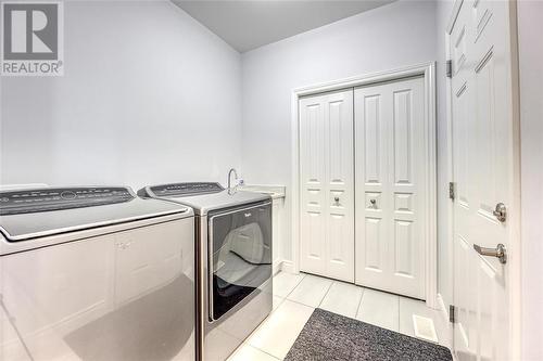 350 Sawgrass Place, Sarnia, ON - Indoor Photo Showing Laundry Room