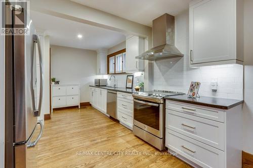 105 Windsor Crescent, London, ON - Indoor Photo Showing Kitchen