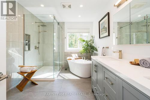 15 Fawn Crescent, Barrie, ON - Indoor Photo Showing Bathroom