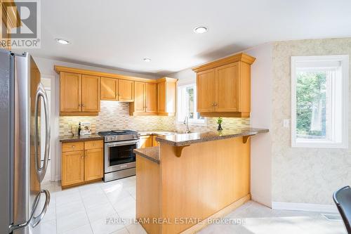 15 Fawn Crescent, Barrie, ON - Indoor Photo Showing Kitchen