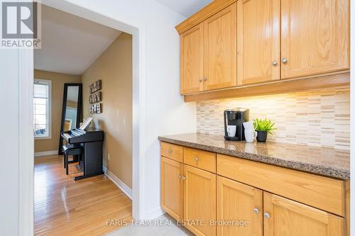 15 Fawn Crescent, Barrie, ON - Indoor Photo Showing Kitchen