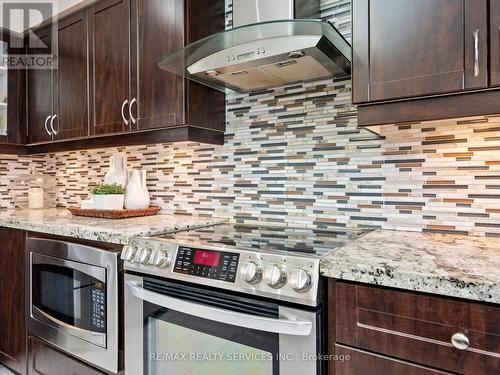 25 Ribbon Drive, Brampton, ON - Indoor Photo Showing Kitchen