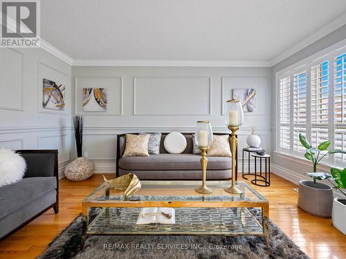 25 Ribbon Drive, Brampton, ON - Indoor Photo Showing Living Room