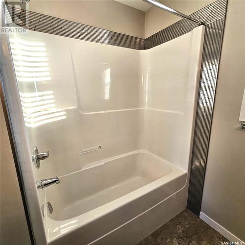 103 3440 Avonhurst Drive, Regina, SK - Indoor Photo Showing Bathroom