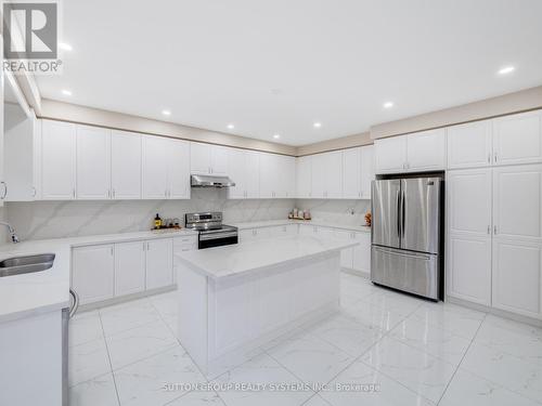 1527 Mendelson Heights, Milton, ON - Indoor Photo Showing Kitchen With Double Sink