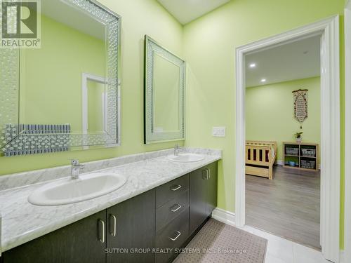 1527 Mendelson Heights, Milton, ON - Indoor Photo Showing Bathroom