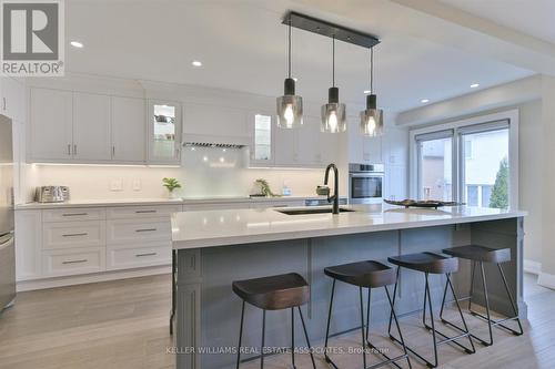 3082 Highbourne Crescent, Oakville, ON - Indoor Photo Showing Kitchen With Upgraded Kitchen